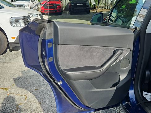 Used 2021 Tesla Model Y Long Range image 12