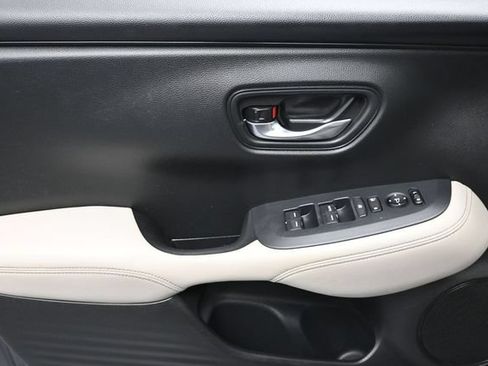 Used 2023 Honda HR-V LX image 7