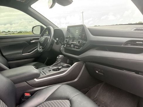 Used 2021 Toyota Highlander XSE FWD image 15