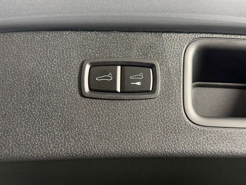 New 2026 Porsche Macan image 18