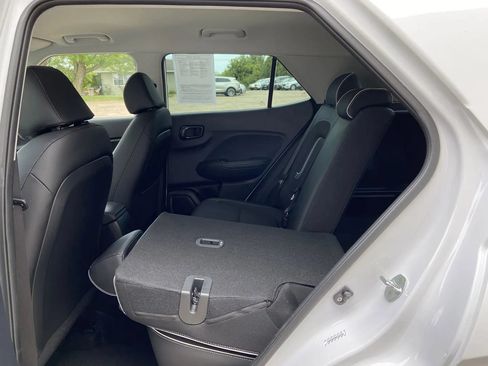 Used 2022 Hyundai Venue Limited FWD image 25