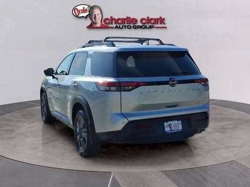 Certified 2024 Nissan Pathfinder SV FWD image 3