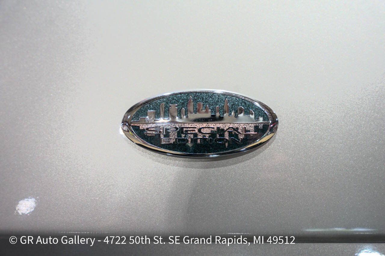 Used 2005 Buick Park Avenue Ultra FWD image 25