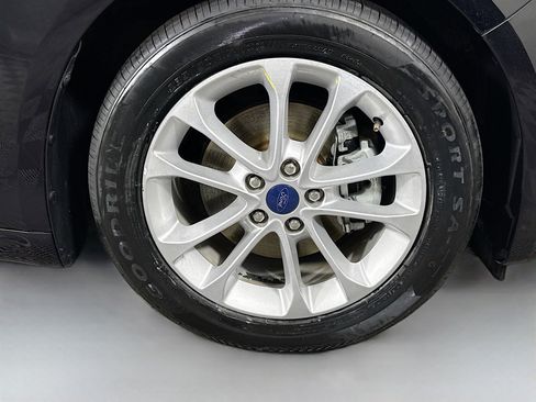 Used 2020 Ford Fusion SE image 32