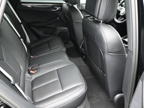 Certified 2025 Porsche Macan image 10