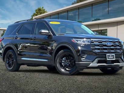 Used 2025 Ford Explorer Active
