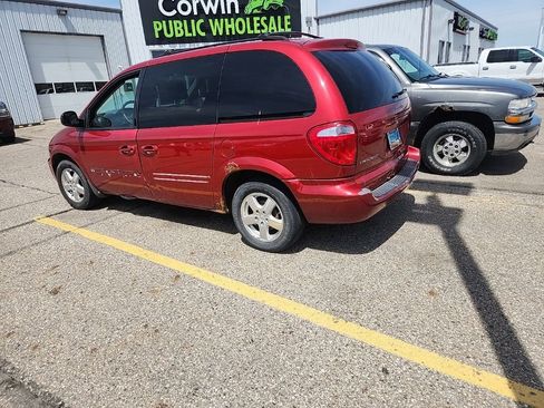 Used 2006 Dodge Caravan SXT w/ Popular Equipment Group I FWD image 4