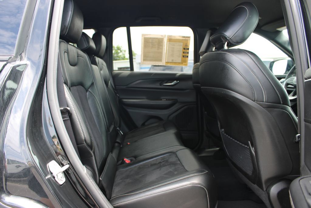 Used 2024 Jeep Grand Cherokee Altitude AWD/4WD image 32