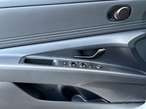 New 2025 Hyundai Elantra SEL image 14