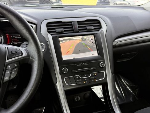 Used 2019 Ford Fusion SE FWD image 31