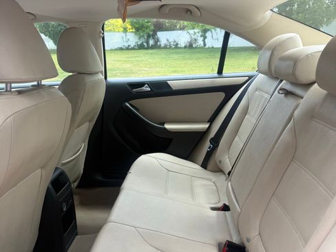 Used 2012 Volkswagen Jetta SE FWD image 11