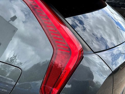 Used 2023 Kia Niro EX image 27