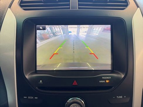 Used 2015 Ford Explorer XLT w/ Equipment Group 202B FWD image 21