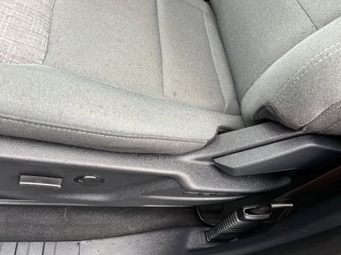 Used 2023 Ford F150 Lightning XLT image 14