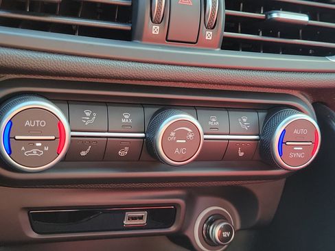 Used 2024 Alfa Romeo Giulia Sprint RWD image 25