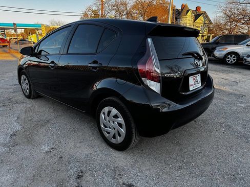 Used 2016 Toyota Prius C Two image 7