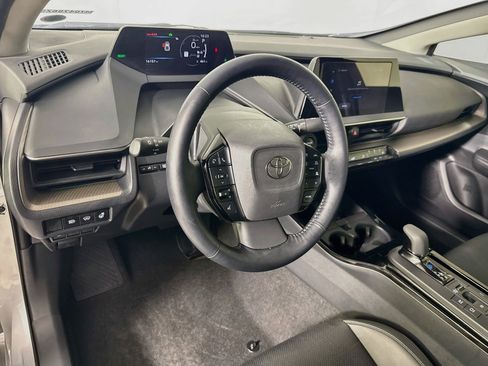 Used 2024 Toyota Prius XLE FWD image 8