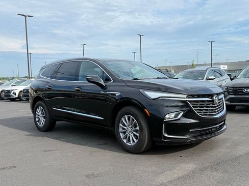 Used 2024 Buick Enclave Essence FWD image 3