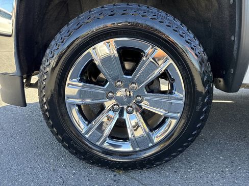 Used 2018 GMC Sierra 1500 SLT AWD/4WD image 3