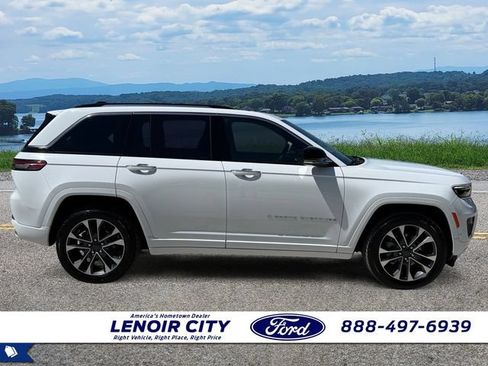 Used 2024 Jeep Grand Cherokee Overland w/ Luxury Tech Group IV AWD/4WD image 2