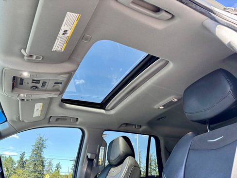 Used 2019 Cadillac Escalade Luxury AWD/4WD image 15