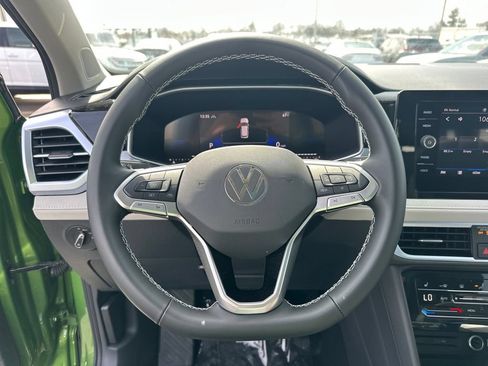 Used 2026 Volkswagen Taos SE AWD/4WD image 18