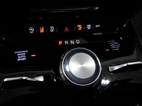 Used 2024 Jeep Wagoneer Series III AWD/4WD image 19