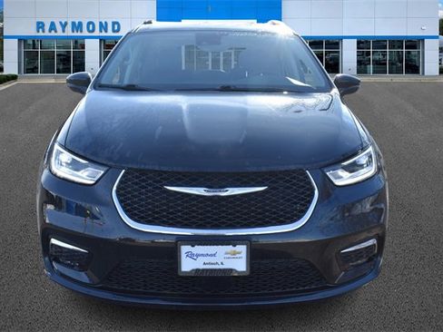 Used 2022 Chrysler Pacifica Touring-L image 8