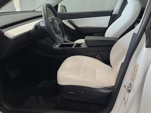 Used 2022 Tesla Model Y Long Range AWD/4WD image 4