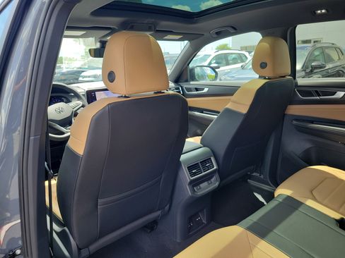 New 2026 Volkswagen Atlas Cross Sport SEL R-Line AWD/4WD image 15