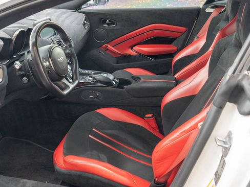 Used 2020 Aston Martin V8 Vantage Coupe image 3