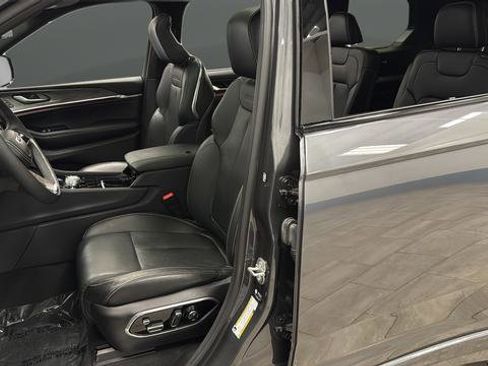 Used 2024 Jeep Grand Cherokee L Overland w/ Luxury Tech Group IV image 9