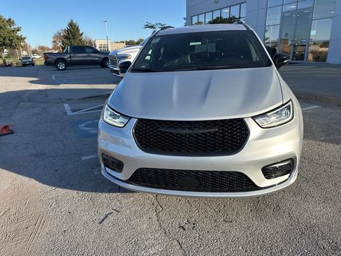 New 2026 Chrysler Pacifica Select image 10