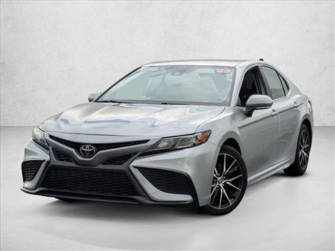 Used 2023 Toyota Camry SE image 1