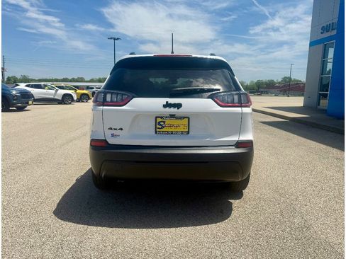 Used 2023 Jeep Cherokee Altitude Lux image 3