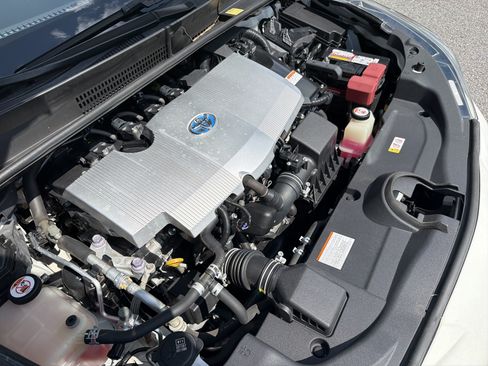 Used 2017 Toyota Prius Four FWD image 21