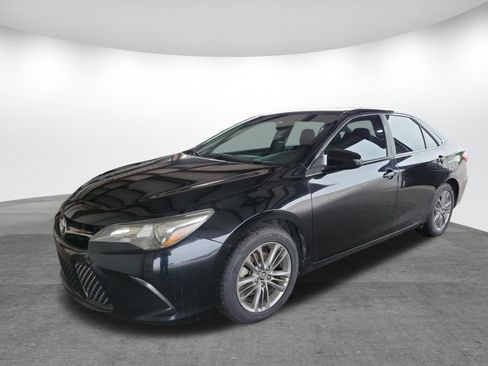Used 2016 Toyota Camry SE FWD image 3