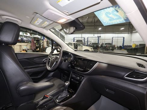 Used 2022 Buick Encore Preferred w/ Safety Package image 27