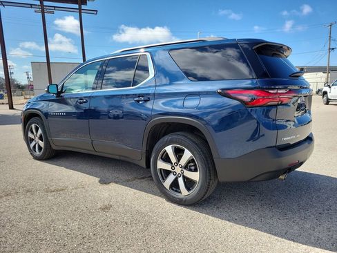 Used 2023 Chevrolet Traverse LT w/ LT Premium Package image 3