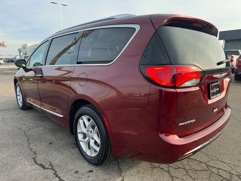 Used 2018 Chrysler Pacifica Touring-L Plus w/ Tire & Wheel Group image 6