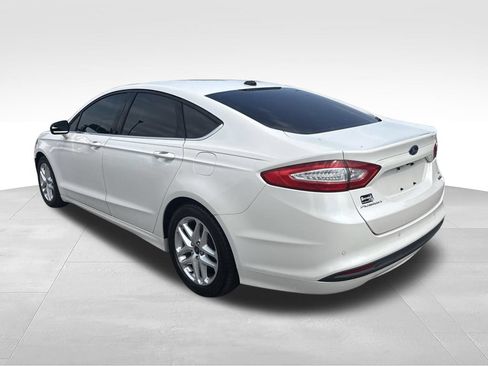 Used 2016 Ford Fusion SE FWD image 3