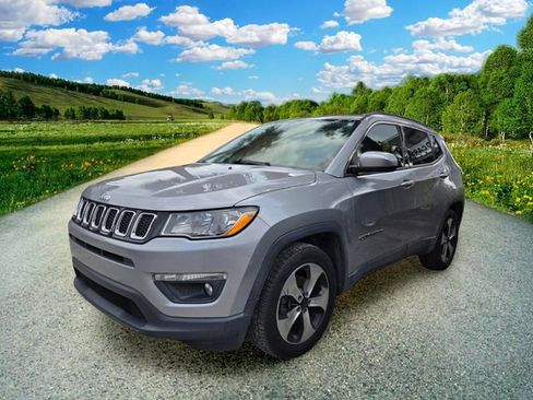 Used 2017 Jeep Compass Latitude w/ Popular Equipment Group FWD image 3
