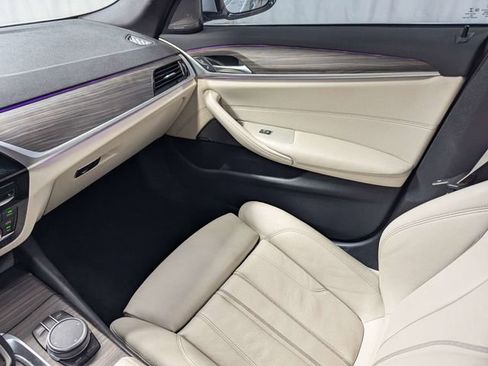 Used 2021 BMW 530i w/ Premium Package image 8