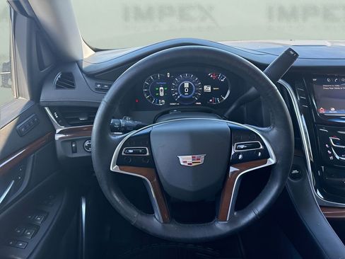 Used 2018 Cadillac Escalade Premium Luxury AWD/4WD image 18
