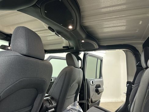 Used 2025 Jeep Gladiator Nighthawk image 27