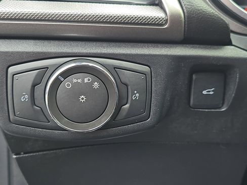 Used 2017 Ford Fusion SE w/ Fusion SE Technology Package image 25