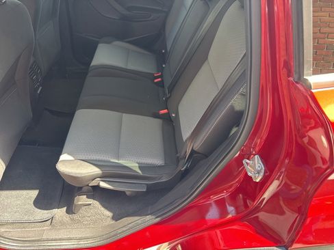 Used 2017 Ford Escape SE w/ Equipment Group 201A AWD/4WD image 21