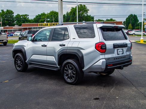 Used 2025 Toyota 4Runner SR5 AWD/4WD image 5