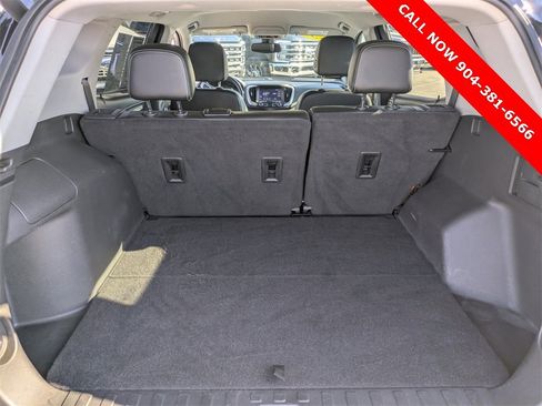 Used 2023 GMC Terrain SLT image 12