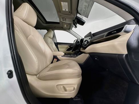 Used 2023 Toyota Highlander Limited AWD/4WD image 30